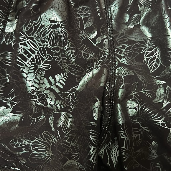 NWT Lululemon Hott Hot 4” shorts - Picture 2 of 4